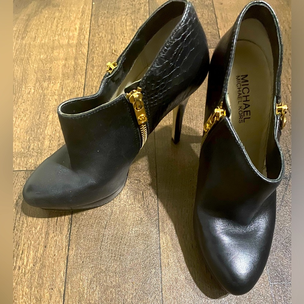 Michael Kors zip up booties